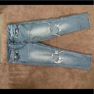Light wash tomgirl jean